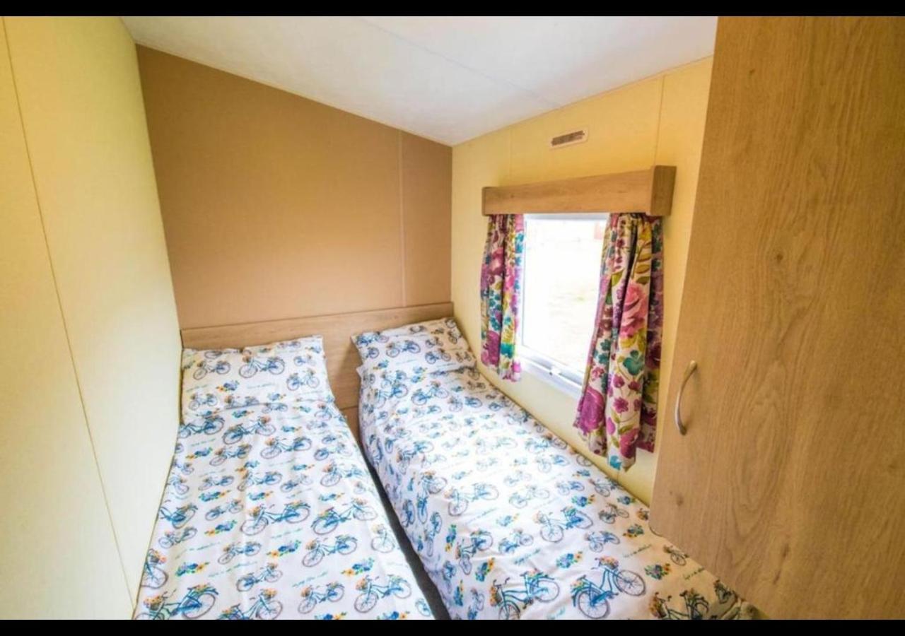 Sbl70 - Camber Sands Holiday Park - Sleeps 8 - Close Swimming Pools And Facilities - Private Parking Luaran gambar