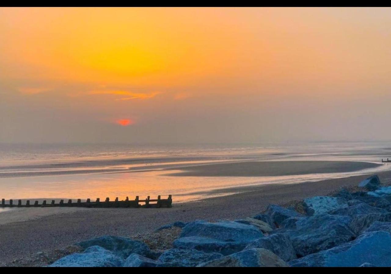 Sbl70 - Camber Sands Holiday Park - Sleeps 8 - Close Swimming Pools And Facilities - Private Parking Luaran gambar